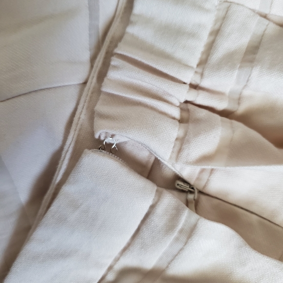 Contemporary skirt, pale pink creme color. - Picture 5 of 5